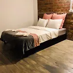 Amos Homes Πανσιόν