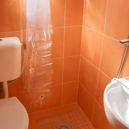 Guest house Amos Homes *