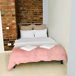 게스트하우스 Amos Homes 3*