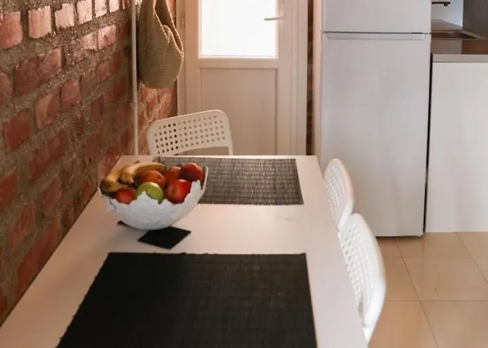 Amos Homes Πανσιόν